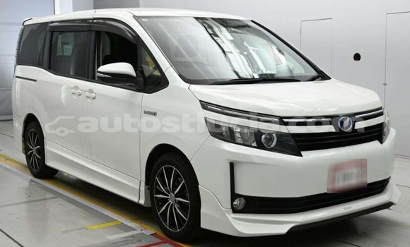 Buy Used Toyota Voxy White Car in Castries in Castries Buy Used Toyota Voxy White Car in Castries in Castries