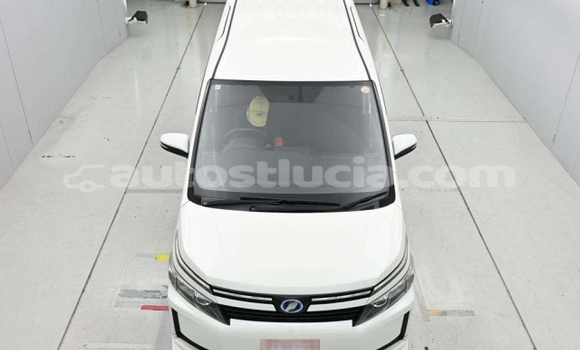 Buy Used Toyota Voxy White Car in Castries in Castries Buy Used Toyota Voxy White Car in Castries in Castries