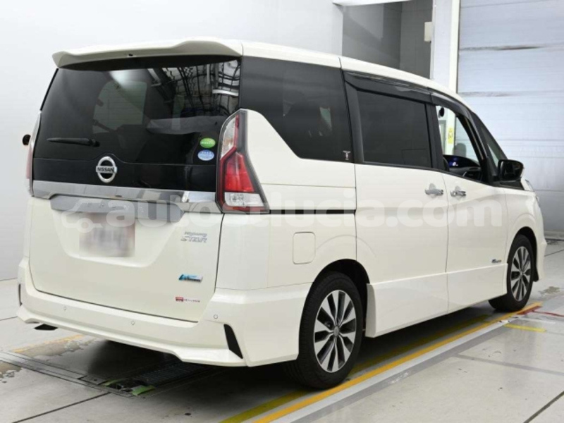Big with watermark nissan serena laborie laborie 4695