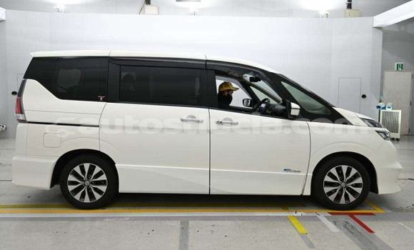Buy Used Nissan Serena White Car in Laborie in Laborie Buy Used Nissan Serena White Car in Laborie in Laborie