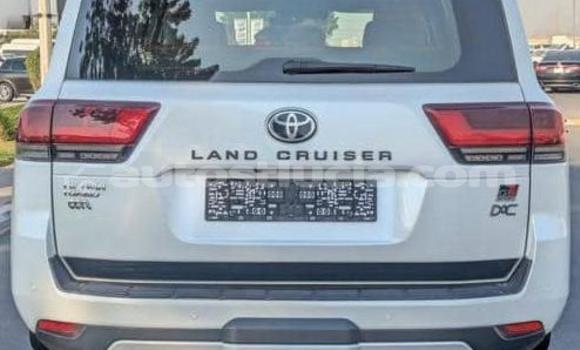 Buy Used Toyota Land Cruiser White Car in Castries in Castries Buy Used Toyota Land Cruiser White Car in Castries in Castries