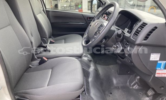 Buy Used Toyota Hiace White Car in Micoud in Micoud Buy Used Toyota Hiace White Car in Micoud in Micoud