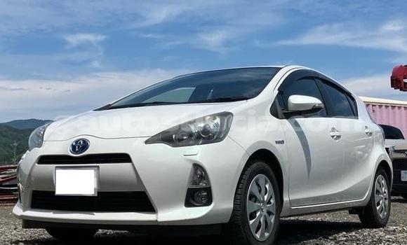 Buy Used Toyota Aqua White Car in Dennery in Dennery