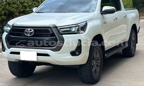 Buy Used Toyota Hilux White Car in Castries in Castries