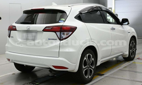 Acheter Occasion Voiture Honda Vezel Blanc à Choc, Castries Acheter Occasion Voiture Honda Vezel Blanc à Choc, Castries