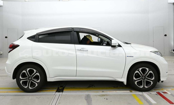 Acheter Occasion Voiture Honda Vezel Blanc à Choc, Castries Acheter Occasion Voiture Honda Vezel Blanc à Choc, Castries