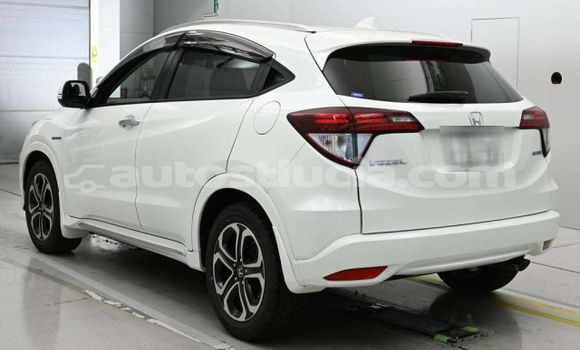 Acheter Occasion Voiture Honda Vezel Blanc à Choc, Castries Acheter Occasion Voiture Honda Vezel Blanc à Choc, Castries