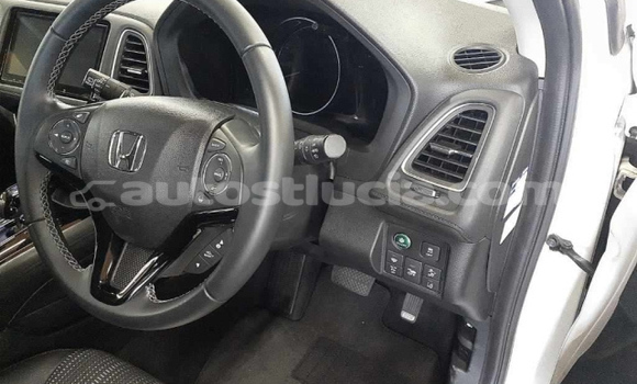 Acheter Occasion Voiture Honda Vezel Blanc à Choc, Castries Acheter Occasion Voiture Honda Vezel Blanc à Choc, Castries