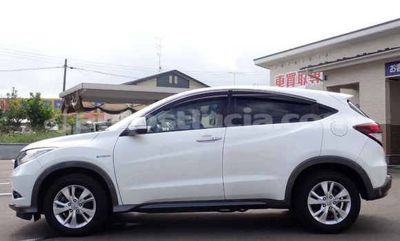 Buy Used Honda Vezel White Car in Castries in Castries Buy Used Honda Vezel White Car in Castries in Castries