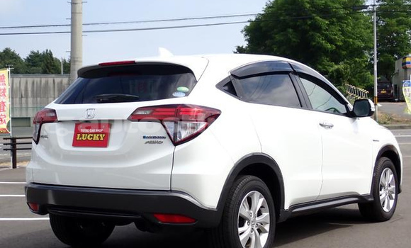 Buy Used Honda Vezel White Car in Castries in Castries Buy Used Honda Vezel White Car in Castries in Castries