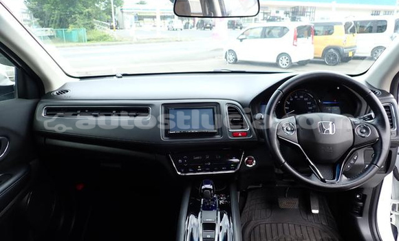Buy Used Honda Vezel White Car in Castries in Castries Buy Used Honda Vezel White Car in Castries in Castries