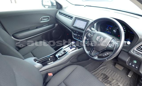 Buy Used Honda Vezel White Car in Castries in Castries Buy Used Honda Vezel White Car in Castries in Castries