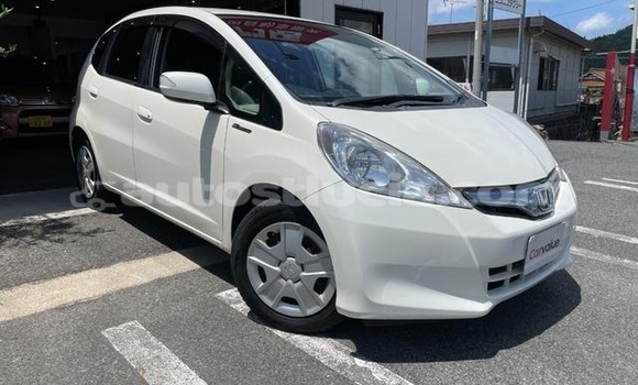 Buy Used Honda FIT White Car in Micoud in Micoud