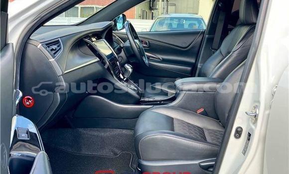 Acheter Import Voiture Toyota Harrier Blanc à Import - Dubai, Anse-la-Raye Acheter Import Voiture Toyota Harrier Blanc à Import - Dubai, Anse-la-Raye