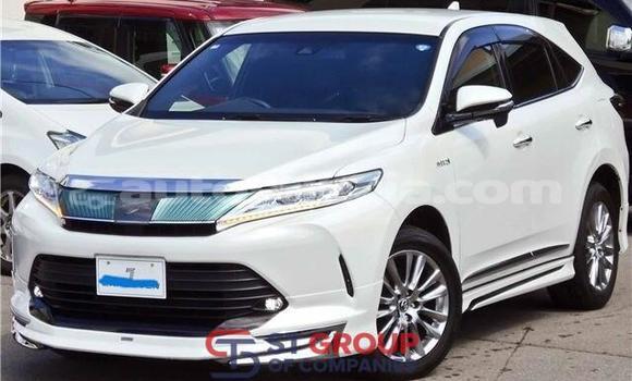 Acheter Import Voiture Toyota Harrier Blanc à Import - Dubai, Anse-la-Raye Acheter Import Voiture Toyota Harrier Blanc à Import - Dubai, Anse-la-Raye