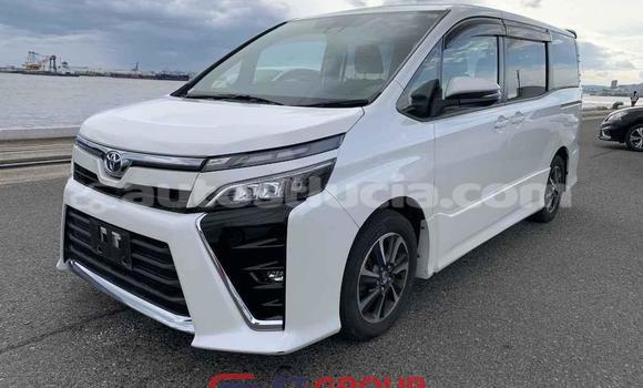Acheter Import Voiture Toyota Voxy Blanc à Import - Dubai, Anse-la-Raye Acheter Import Voiture Toyota Voxy Blanc à Import - Dubai, Anse-la-Raye