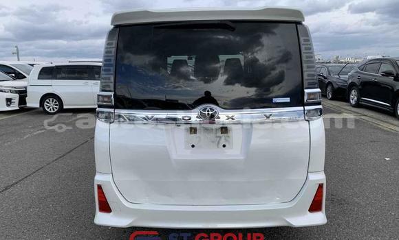 Acheter Import Voiture Toyota Voxy Blanc à Import - Dubai, Anse-la-Raye Acheter Import Voiture Toyota Voxy Blanc à Import - Dubai, Anse-la-Raye