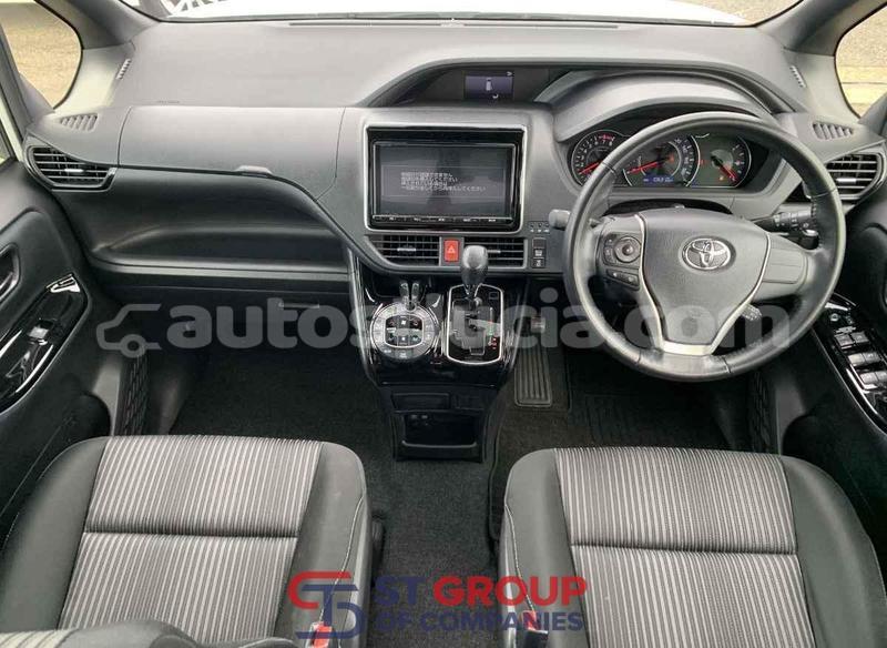 Big with watermark toyota voxy anse la raye import dubai 4746