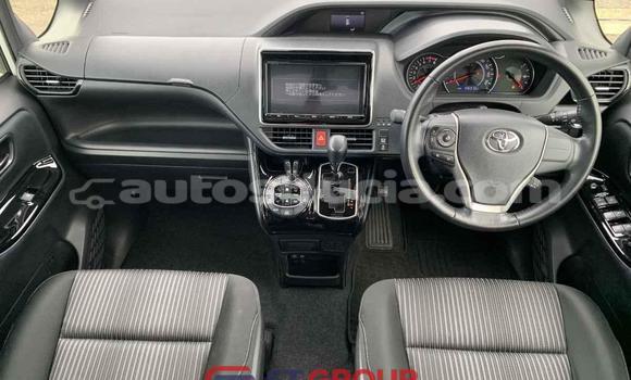 Acheter Import Voiture Toyota Voxy Blanc à Import - Dubai, Anse-la-Raye Acheter Import Voiture Toyota Voxy Blanc à Import - Dubai, Anse-la-Raye