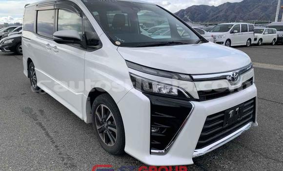 Acheter Import Voiture Toyota Voxy Blanc à Import - Dubai, Anse-la-Raye Acheter Import Voiture Toyota Voxy Blanc à Import - Dubai, Anse-la-Raye