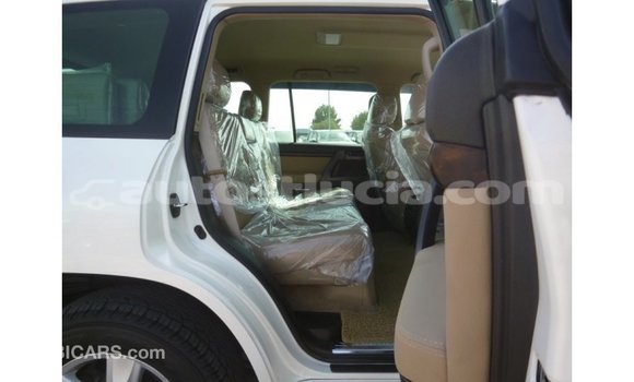Buy Import Toyota Land Cruiser White Car in Import - Dubai in Anse-la-Raye Buy Import Toyota Land Cruiser White Car in Import - Dubai in Anse-la-Raye