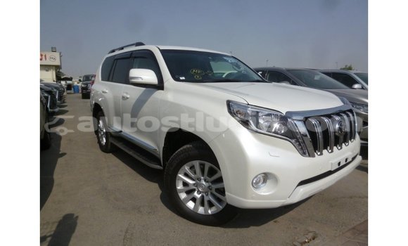 Acheter Import Voiture Toyota Prado Blanc à Import - Dubai, Anse-la-Raye Acheter Import Voiture Toyota Prado Blanc à Import - Dubai, Anse-la-Raye