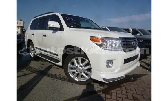 Buy Import Toyota Land Cruiser White Car in Import - Dubai in Anse-la-Raye Buy Import Toyota Land Cruiser White Car in Import - Dubai in Anse-la-Raye