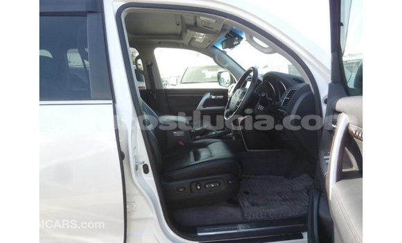 Buy Import Toyota Land Cruiser White Car in Import - Dubai in Anse-la-Raye Buy Import Toyota Land Cruiser White Car in Import - Dubai in Anse-la-Raye