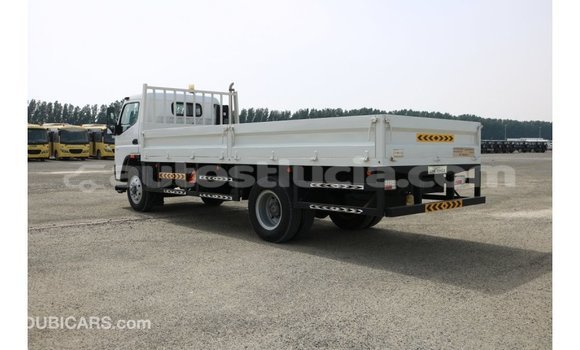 Buy Import Mitsubishi L400 White Truck in Import - Dubai in Anse-la-Raye
