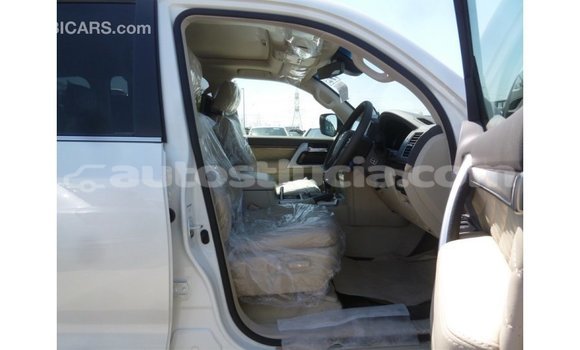 Acheter Import Voiture Toyota Land Cruiser Blanc à Import - Dubai, Anse-la-Raye Acheter Import Voiture Toyota Land Cruiser Blanc à Import - Dubai, Anse-la-Raye