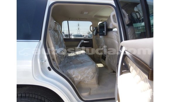 Acheter Import Voiture Toyota Land Cruiser Blanc à Import - Dubai, Anse-la-Raye Acheter Import Voiture Toyota Land Cruiser Blanc à Import - Dubai, Anse-la-Raye
