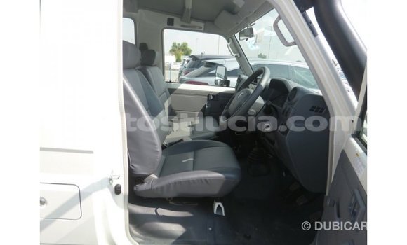 Buy Import Toyota Land Cruiser White Car in Import - Dubai in Anse-la-Raye Buy Import Toyota Land Cruiser White Car in Import - Dubai in Anse-la-Raye