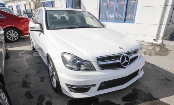 Buy Import Mercedes-Benz 200 White Car in Import - Dubai in Anse-la-Raye