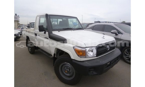 Buy Import Toyota Land Cruiser White Car in Import - Dubai in Anse-la-Raye Buy Import Toyota Land Cruiser White Car in Import - Dubai in Anse-la-Raye