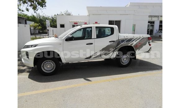 Buy Import Mitsubishi L200 White Car in Import - Dubai in Anse-la-Raye