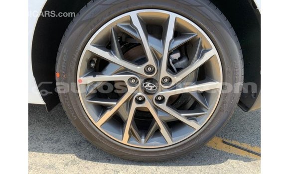 Acheter Import Voiture Hyundai Elantra Blanc à Import - Dubai, Anse-la-Raye Acheter Import Voiture Hyundai Elantra Blanc à Import - Dubai, Anse-la-Raye