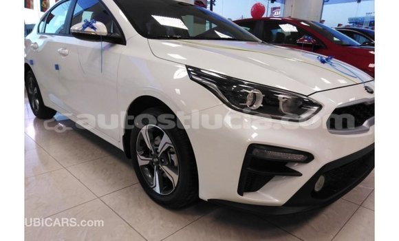 Acheter Import Voiture Kia Cerato Blanc à Import - Dubai, Anse-la-Raye Acheter Import Voiture Kia Cerato Blanc à Import - Dubai, Anse-la-Raye