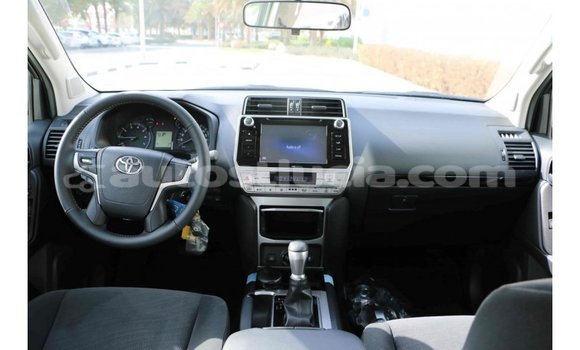 Acheter Import Voiture Toyota Prado Blanc à Import - Dubai, Anse-la-Raye Acheter Import Voiture Toyota Prado Blanc à Import - Dubai, Anse-la-Raye