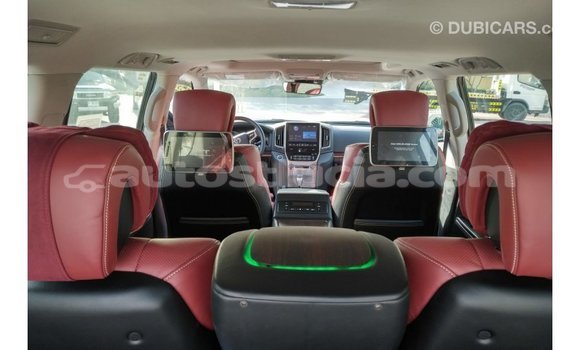 Acheter Import Voiture Toyota Land Cruiser Noir à Import - Dubai, Anse-la-Raye Acheter Import Voiture Toyota Land Cruiser Noir à Import - Dubai, Anse-la-Raye