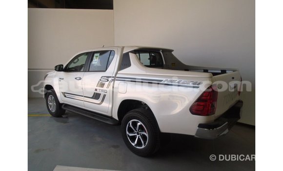 Acheter Import Voiture Toyota Hilux Blanc à Import - Dubai, Anse-la-Raye Acheter Import Voiture Toyota Hilux Blanc à Import - Dubai, Anse-la-Raye