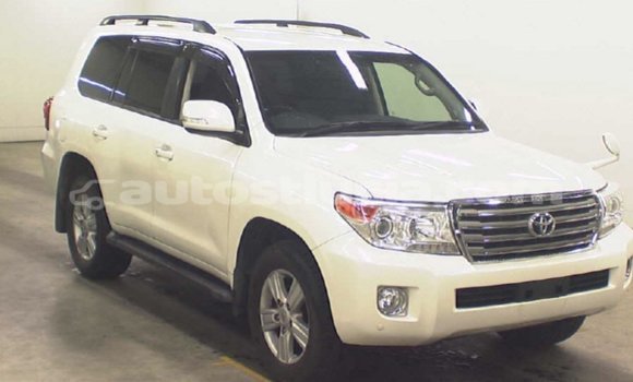 Acheter Import Voiture Toyota Land Cruiser Blanc à Import - Dubai, Anse-la-Raye Acheter Import Voiture Toyota Land Cruiser Blanc à Import - Dubai, Anse-la-Raye