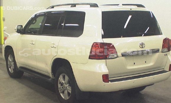 Acheter Import Voiture Toyota Land Cruiser Blanc à Import - Dubai, Anse-la-Raye Acheter Import Voiture Toyota Land Cruiser Blanc à Import - Dubai, Anse-la-Raye