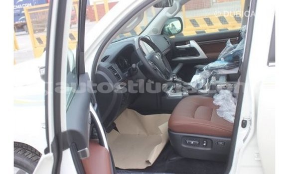 Buy Import Toyota Land Cruiser White Car in Import - Dubai in Anse-la-Raye Buy Import Toyota Land Cruiser White Car in Import - Dubai in Anse-la-Raye
