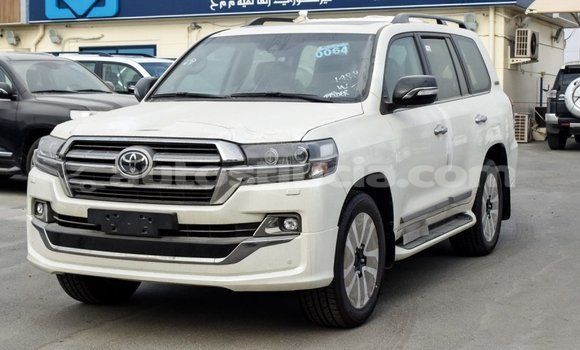 Acheter Import Voiture Toyota Land Cruiser Blanc à Import - Dubai, Anse-la-Raye Acheter Import Voiture Toyota Land Cruiser Blanc à Import - Dubai, Anse-la-Raye