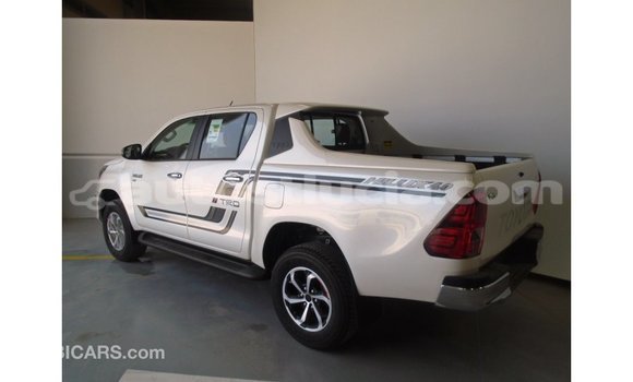 Buy Import Toyota Hilux White Car in Import - Dubai in Anse-la-Raye Buy Import Toyota Hilux White Car in Import - Dubai in Anse-la-Raye