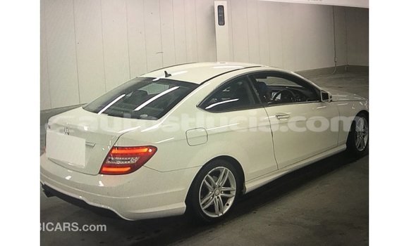 Buy Import Mercedes-Benz 190 (W201) White Car in Import - Dubai in Anse-la-Raye Buy Import Mercedes-Benz 190 (W201) White Car in Import - Dubai in Anse-la-Raye