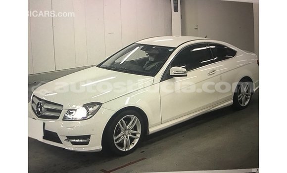 Buy Import Mercedes-Benz 190 (W201) White Car in Import - Dubai in Anse-la-Raye Buy Import Mercedes-Benz 190 (W201) White Car in Import - Dubai in Anse-la-Raye