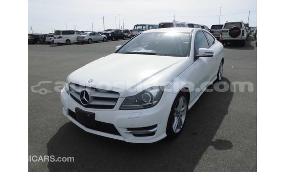 Buy Import Mercedes-Benz 190 (W201) White Car in Import - Dubai in Anse-la-Raye Buy Import Mercedes-Benz 190 (W201) White Car in Import - Dubai in Anse-la-Raye