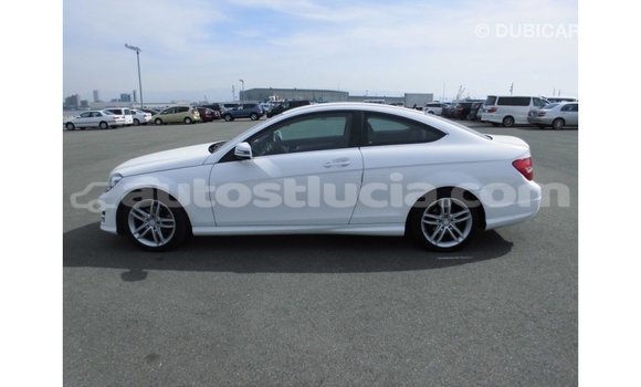 Buy Import Mercedes-Benz 190 (W201) White Car in Import - Dubai in Anse-la-Raye Buy Import Mercedes-Benz 190 (W201) White Car in Import - Dubai in Anse-la-Raye