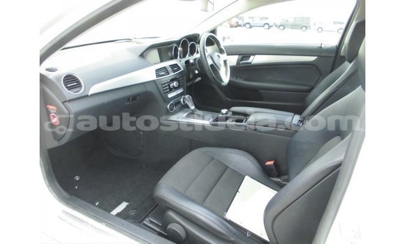 Buy Import Mercedes-Benz 190 (W201) White Car in Import - Dubai in Anse-la-Raye Buy Import Mercedes-Benz 190 (W201) White Car in Import - Dubai in Anse-la-Raye